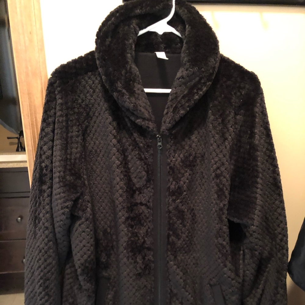 Ideology black zip up hoodie. Large.
